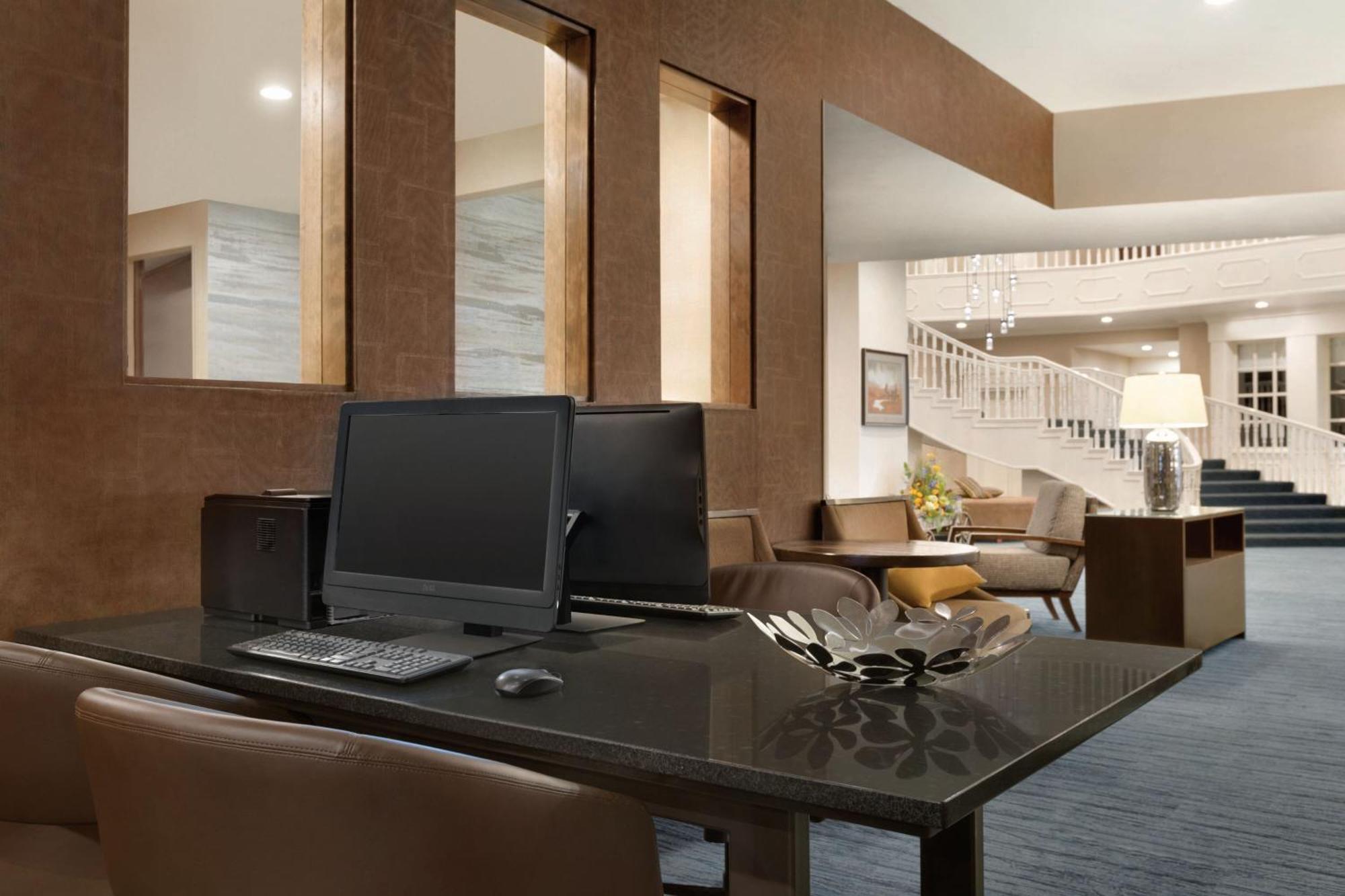 Delta Hotels By Marriott Helena Colonial Экстерьер фото
