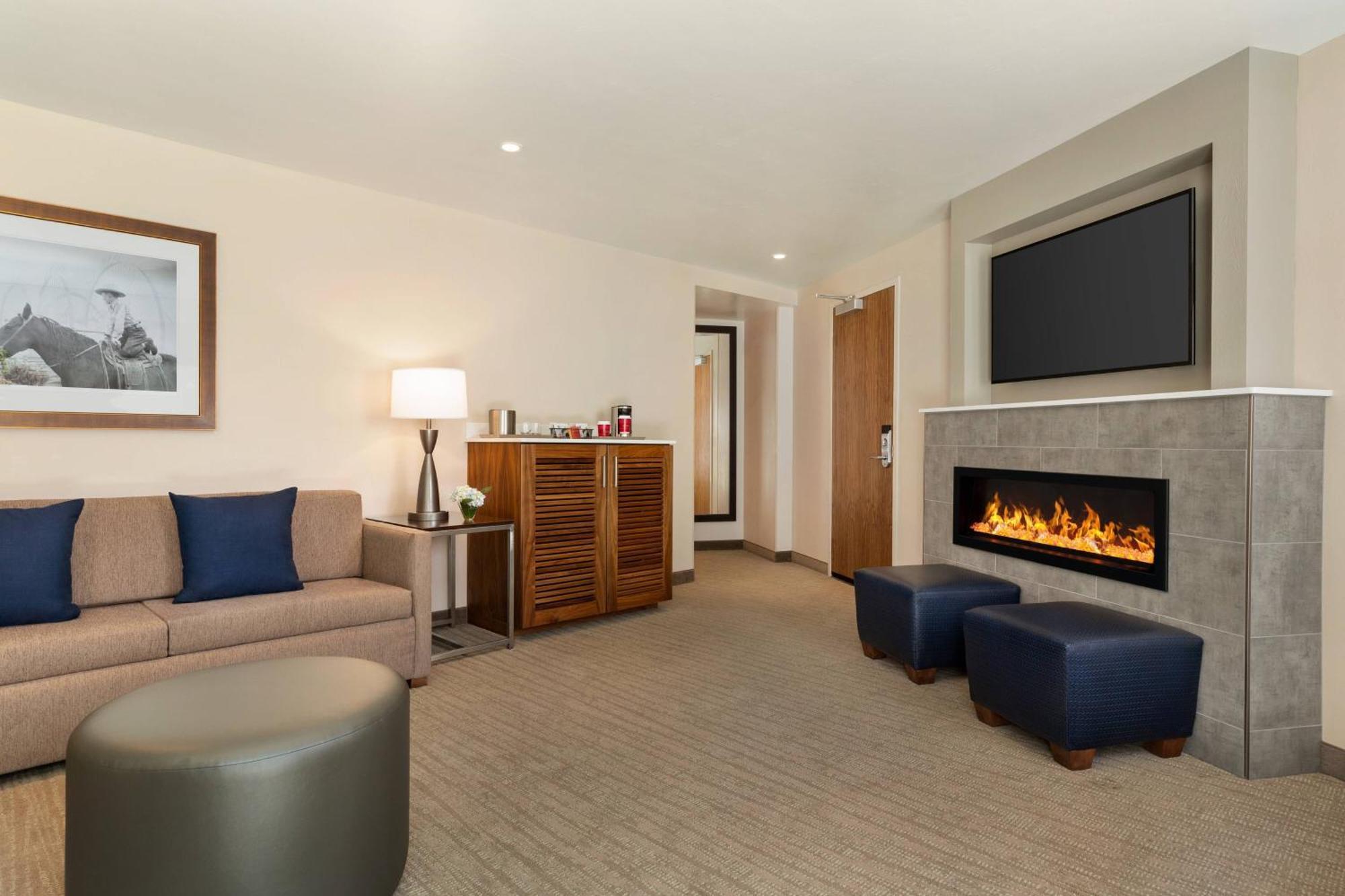 Delta Hotels By Marriott Helena Colonial Экстерьер фото