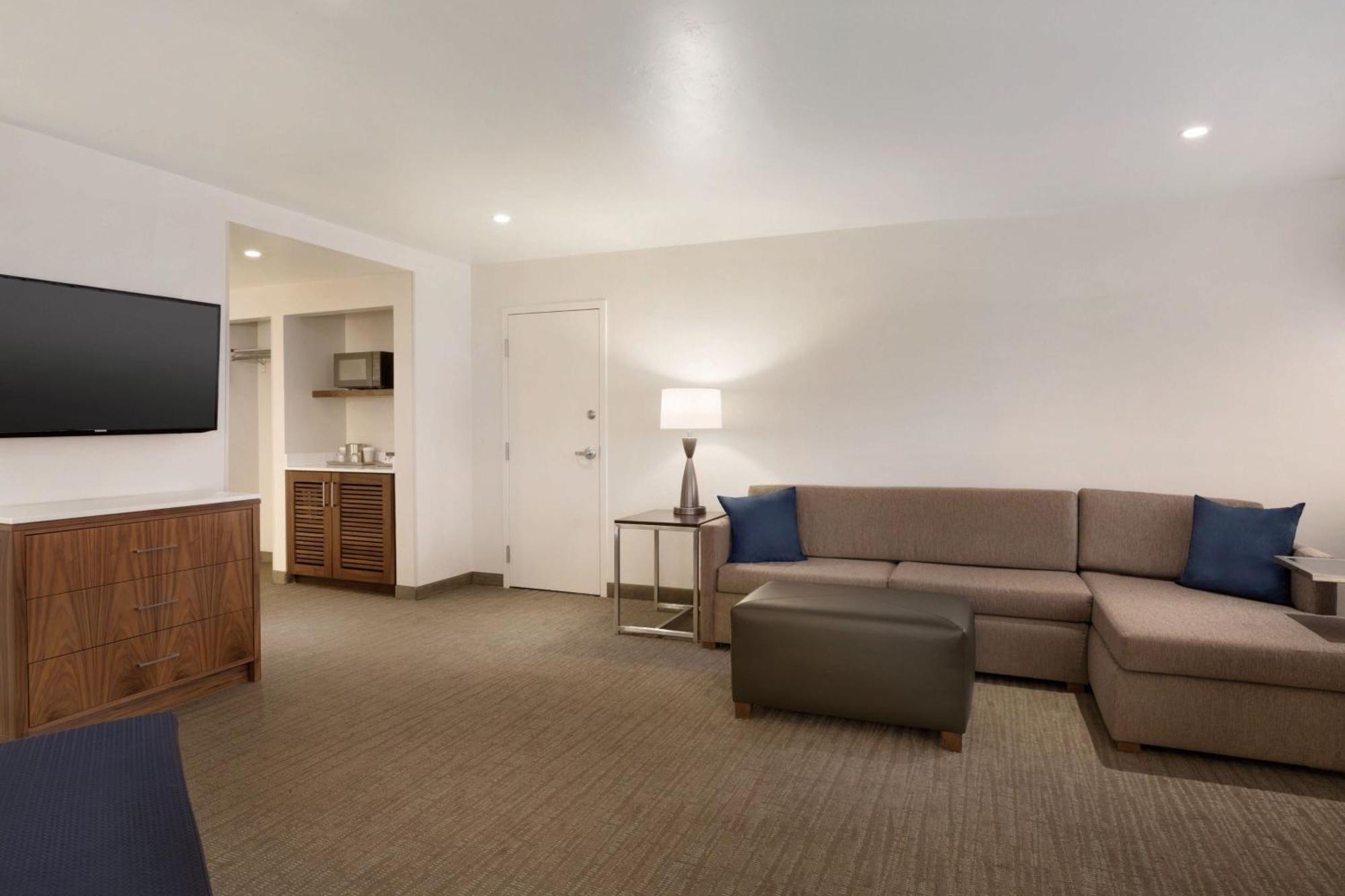 Delta Hotels By Marriott Helena Colonial Экстерьер фото
