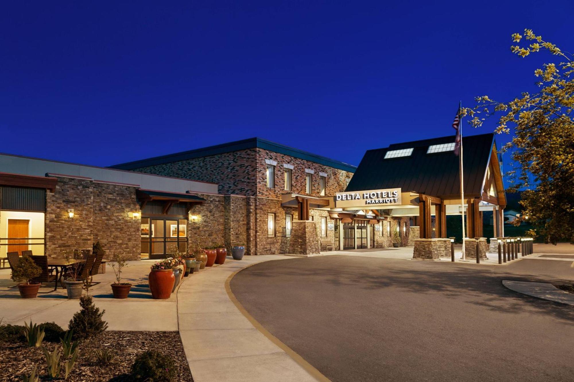Delta Hotels By Marriott Helena Colonial Экстерьер фото